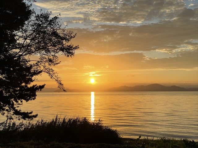 湖西からの朝陽