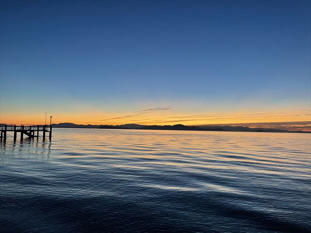 琵琶湖の朝陽