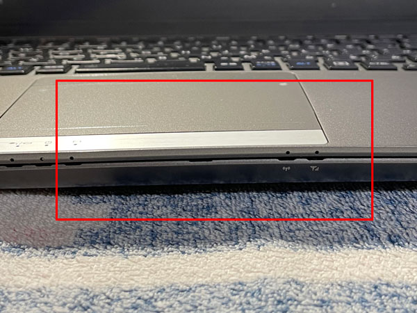 タッチパッドの盛り上がり